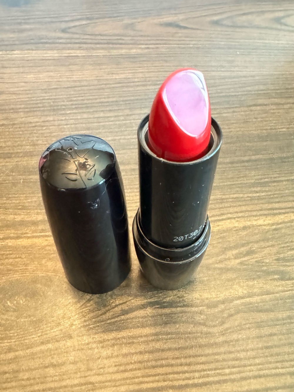 Marc Jacobs, Fenty and Lancôme  Red Lipstick Trio — Vibrant Classic Reds - Picture 4 of 8